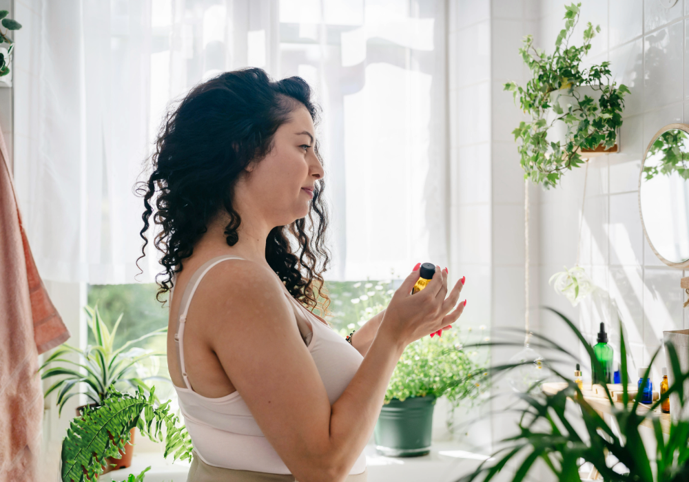 Espace de bien-être serein avec diffuseur d'huiles essentielles et plantes apaisantes